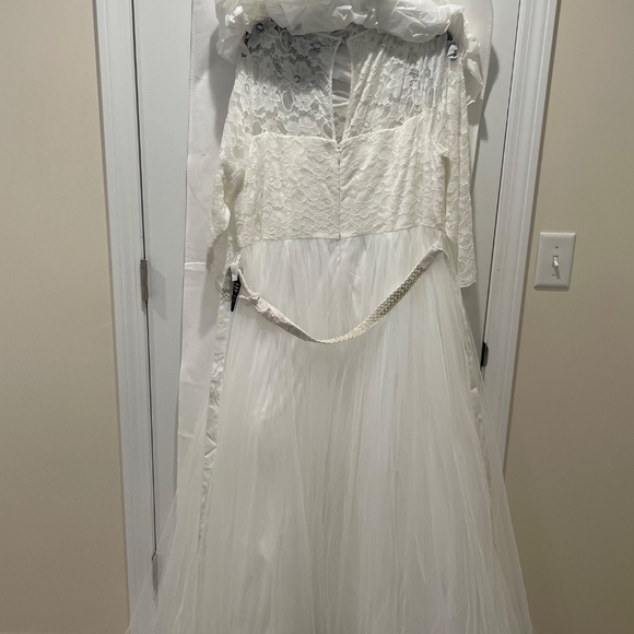 Wedding Dress - Picture 4 of 6